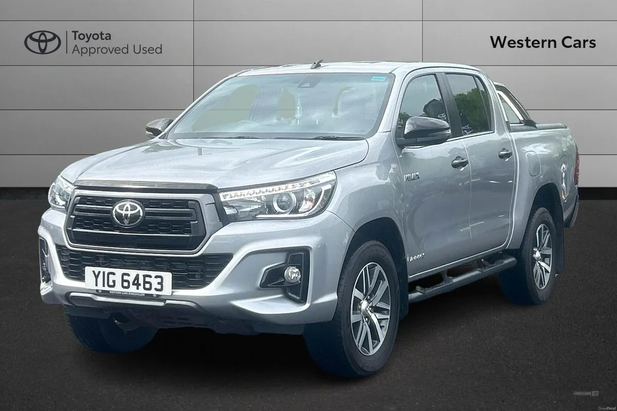 Toyota Hilux 2.4 D-4D Invincible X Auto 4WD Euro 6 - Image 3