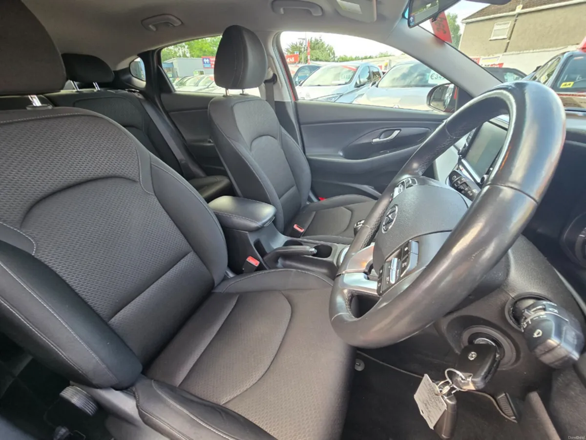 Hyundai i30 I 30 FASTBACK 5DR. ONLY 29K KM - Image 6