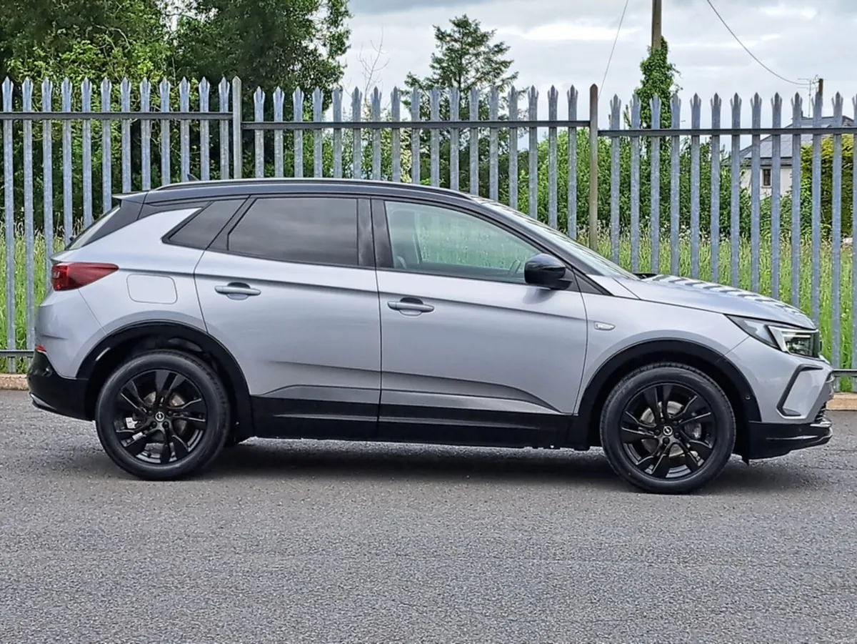 Opel Grandland SRI 1.2TURBO 130BHP - Image 4