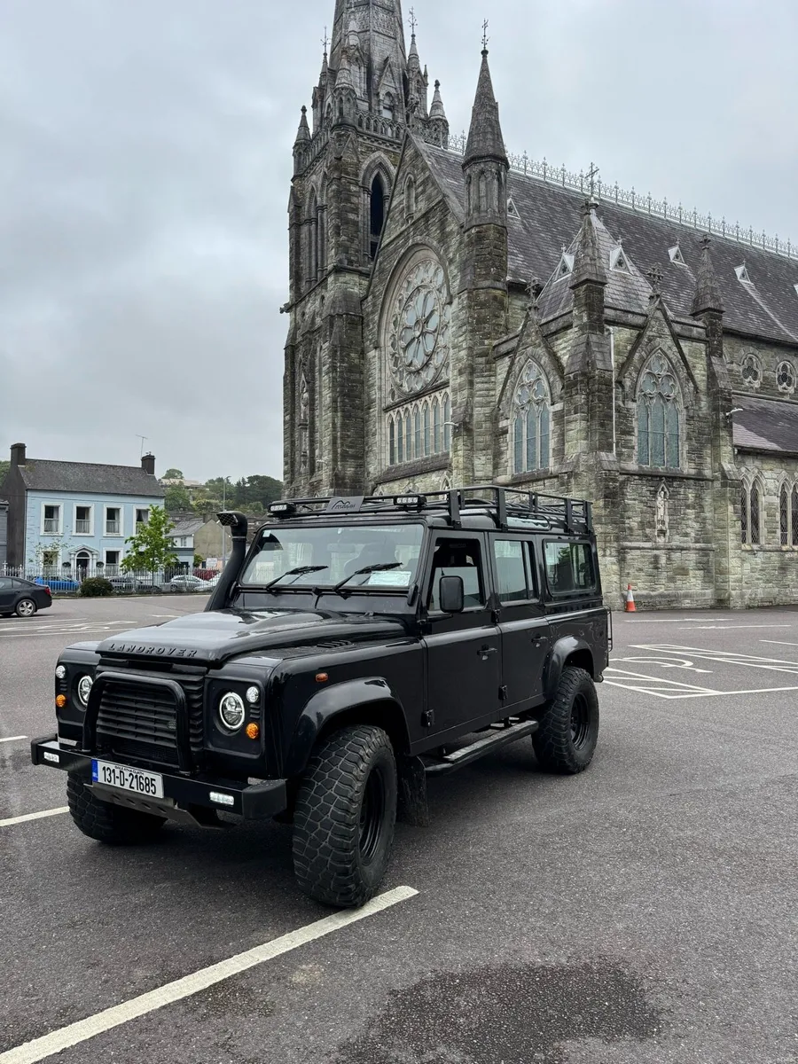 Land Rover Defender 110 Black 2.2 tdci 2013 - Image 1