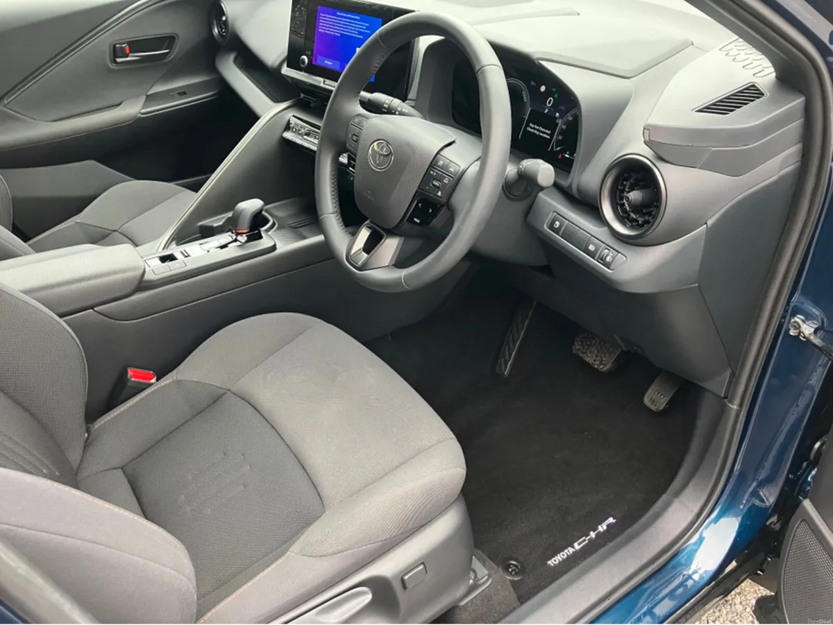 Toyota C-HR HEV SPORT - Image 6