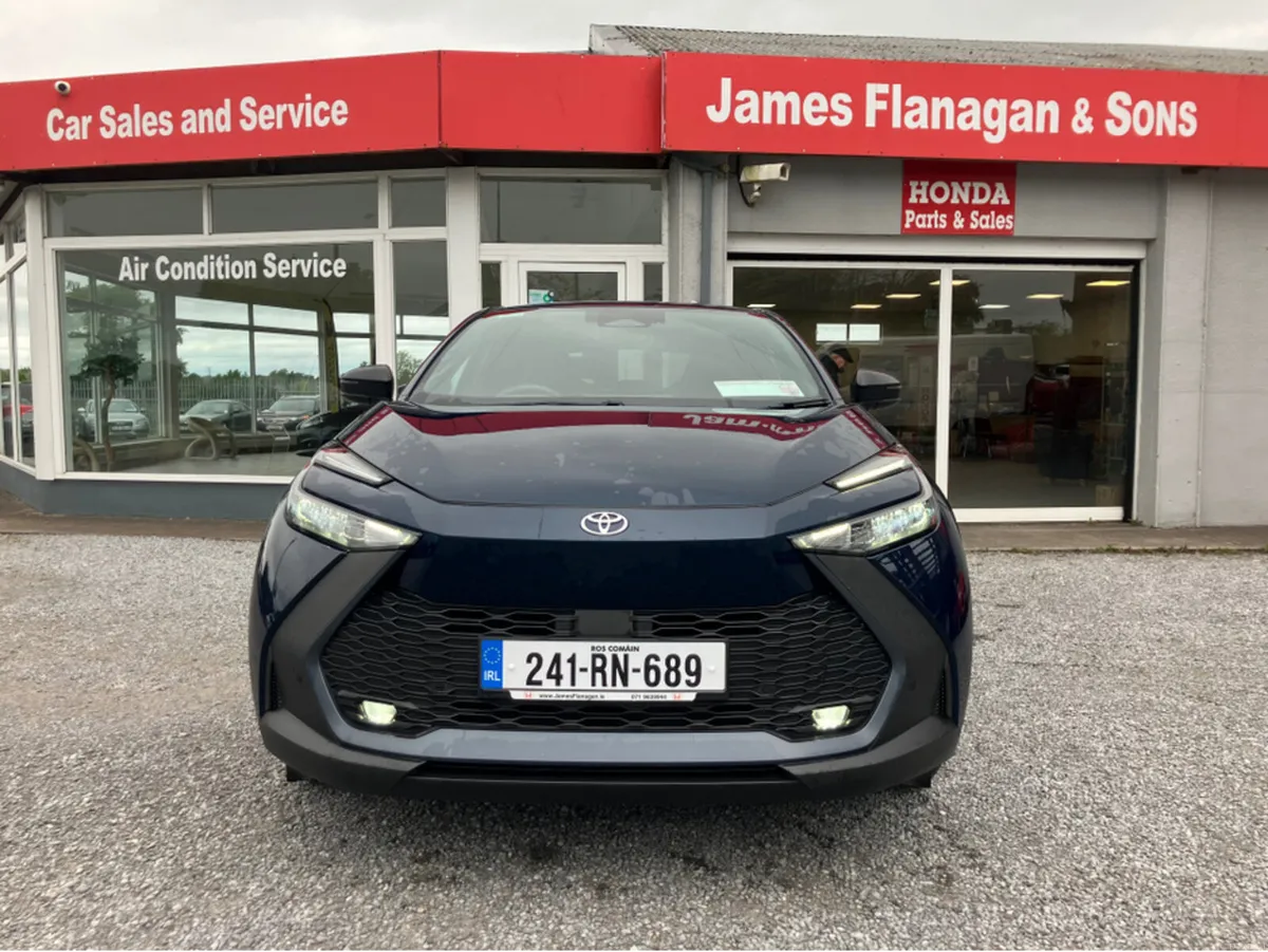 Toyota C-HR HEV SPORT - Image 2