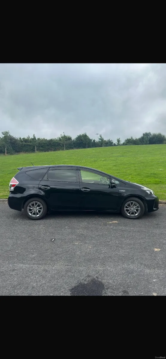 Toyota Prius 2017 - Image 1
