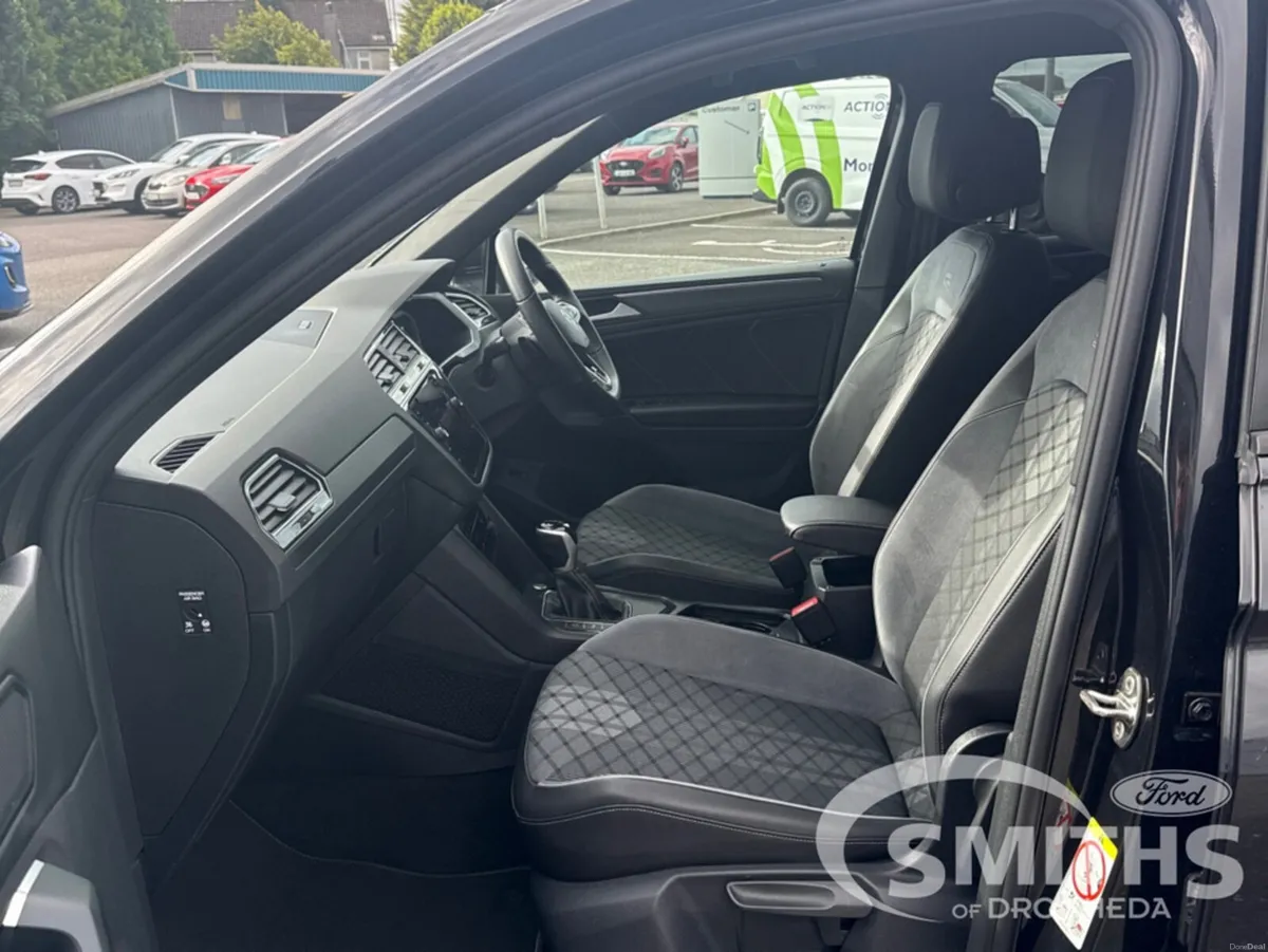 Volkswagen Tiguan R-LINE 2.0TD 150PS **AUTO** (BLA - Image 3