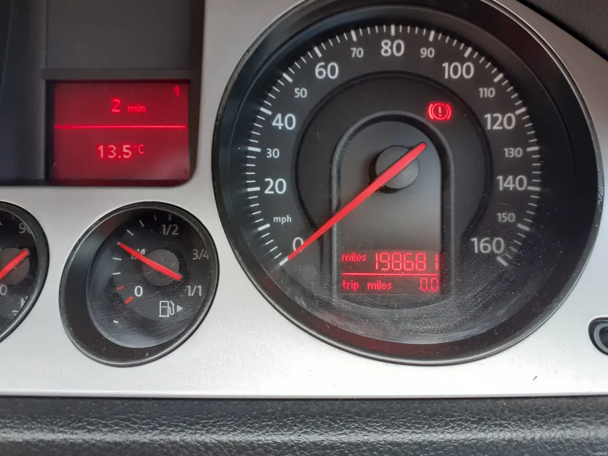 Volkswagen Passat 2008 - Image 2