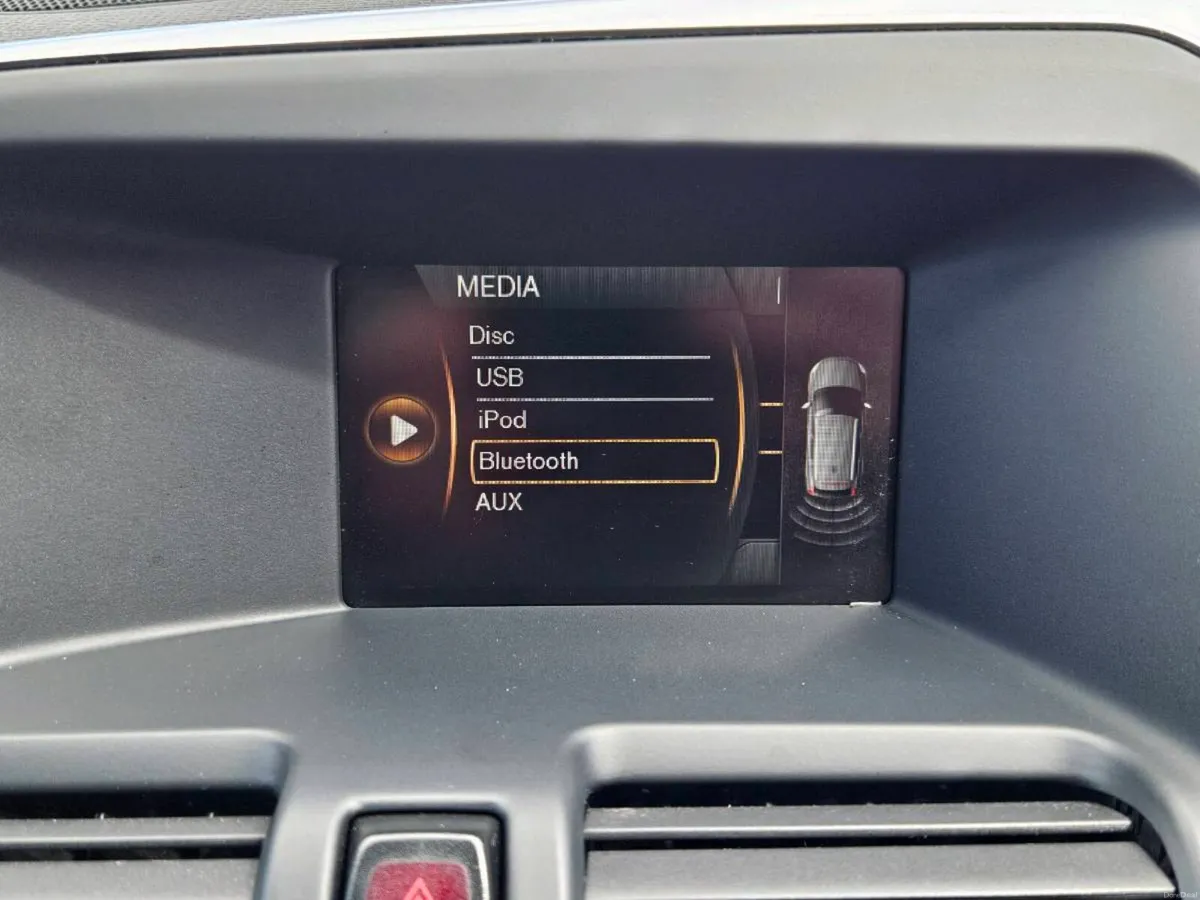 2014 VOLVO XC60 (R LINE) - Image 4