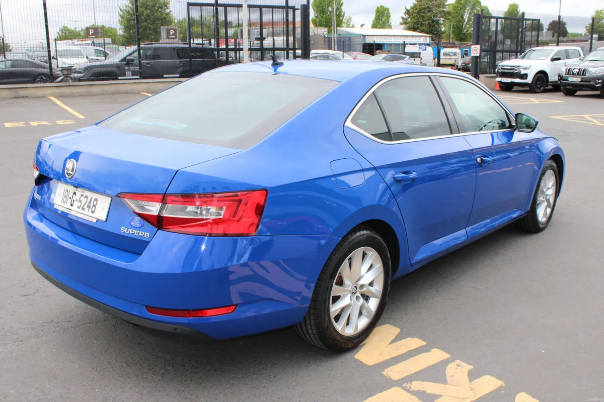 Skoda Superb 2018 - Image 5