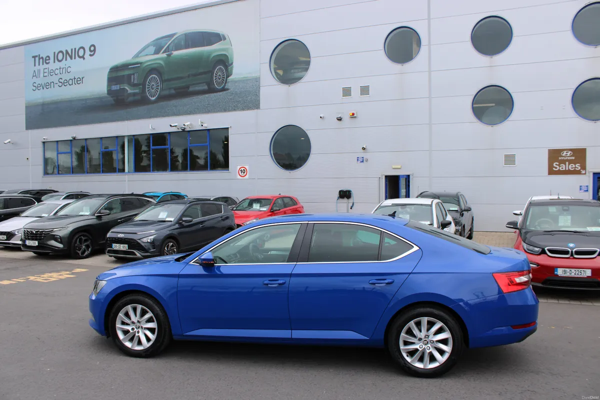 Skoda Superb 2018 - Image 2