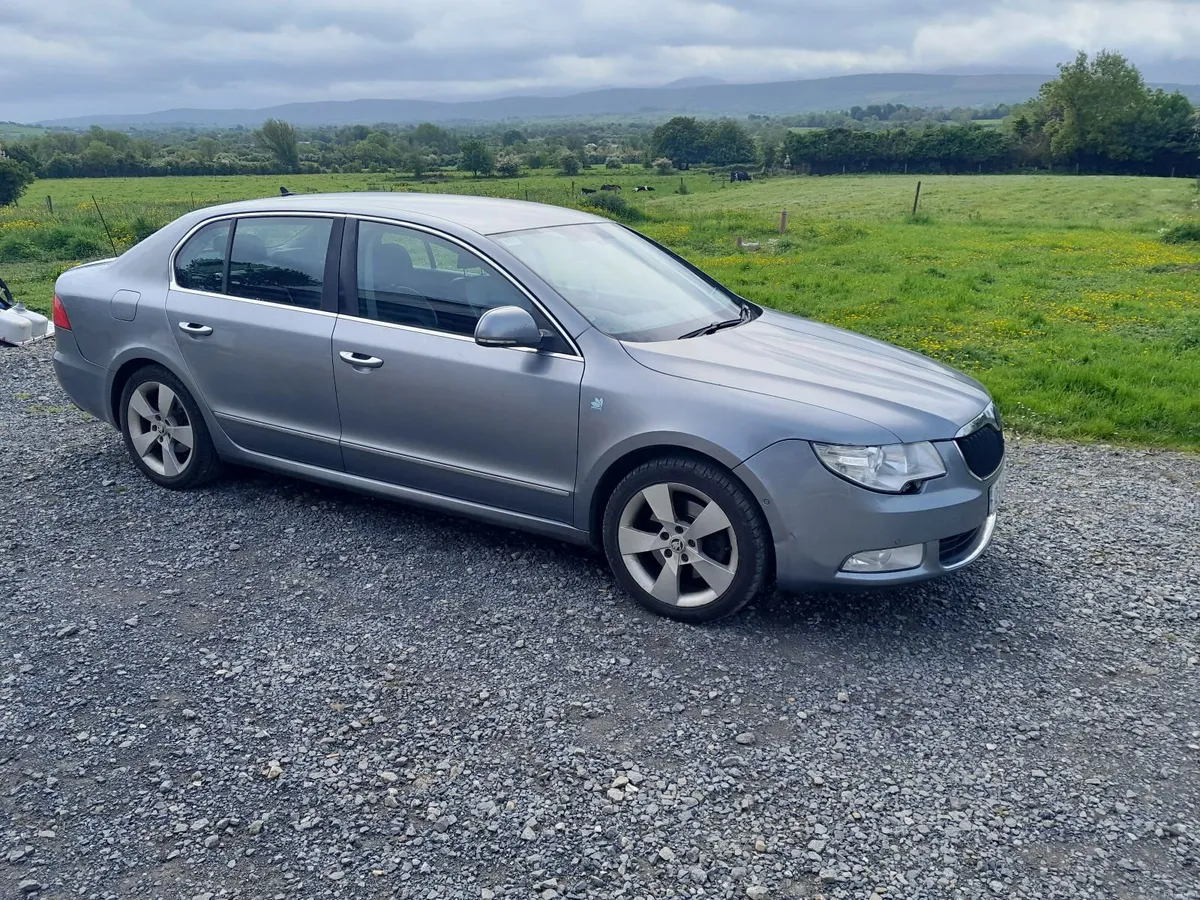 Skoda Superb 2012 - Image 2