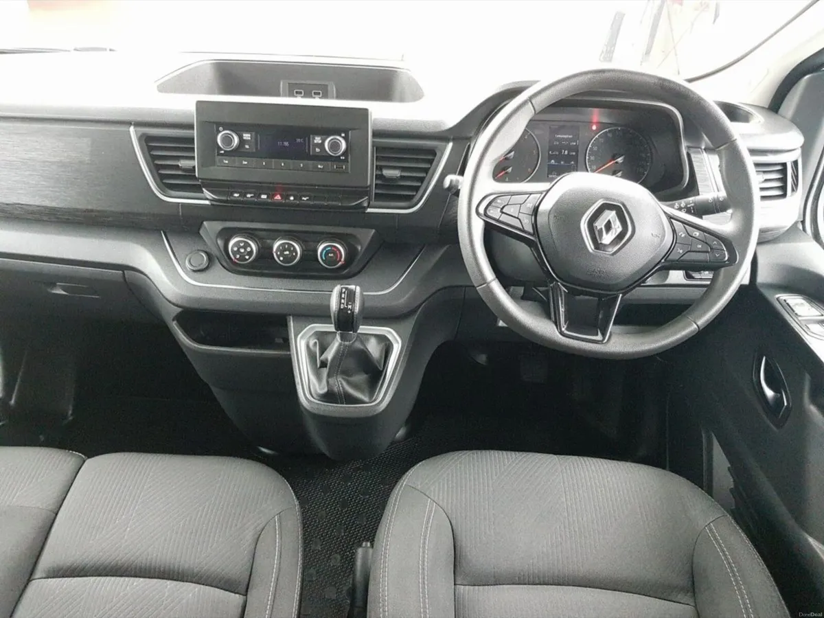 Renault Trafic TRAFIC RED - COMBI FWD E6 - L2 - Image 4