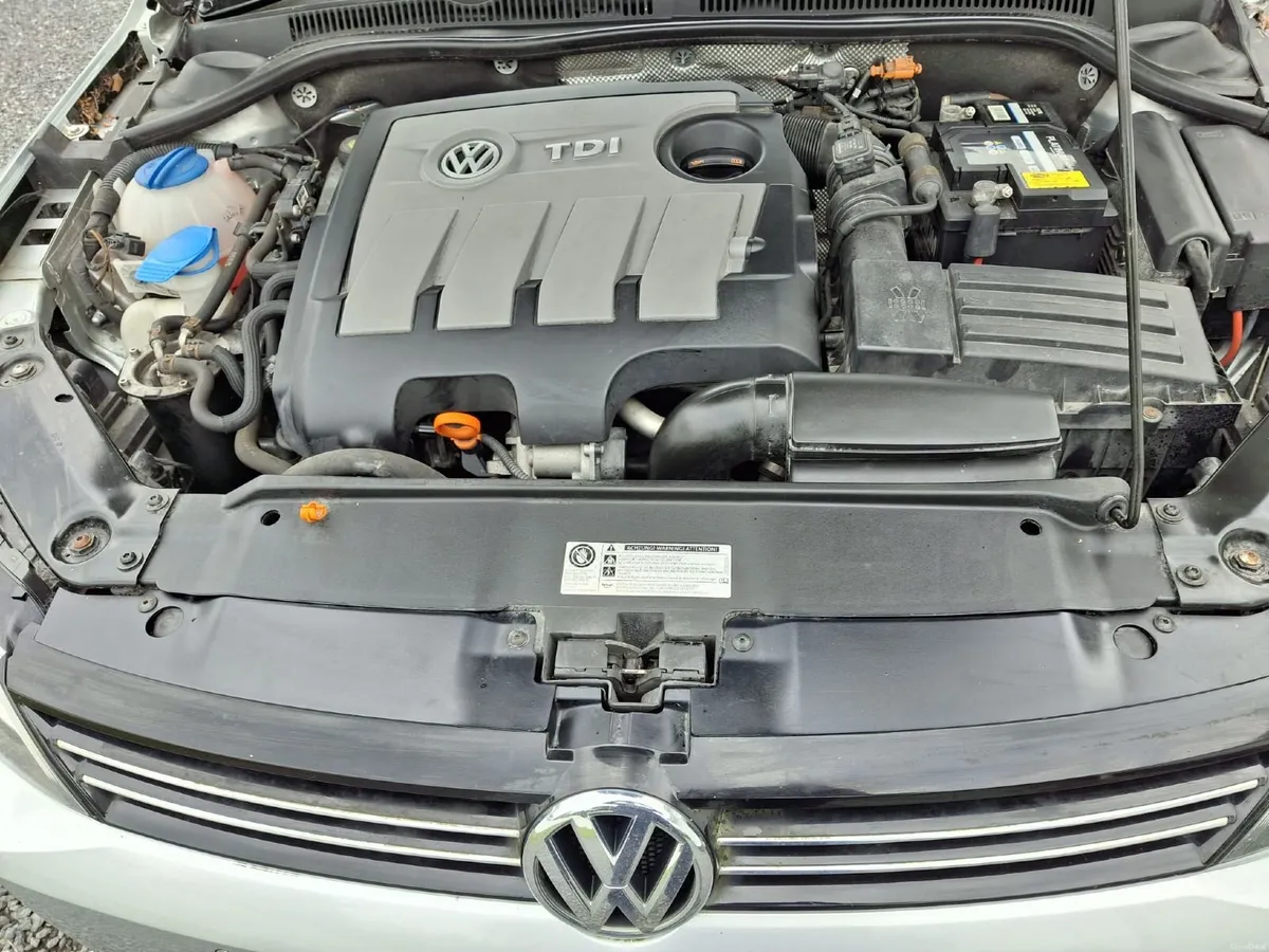 Volkswagen Jetta 2013 - Image 2