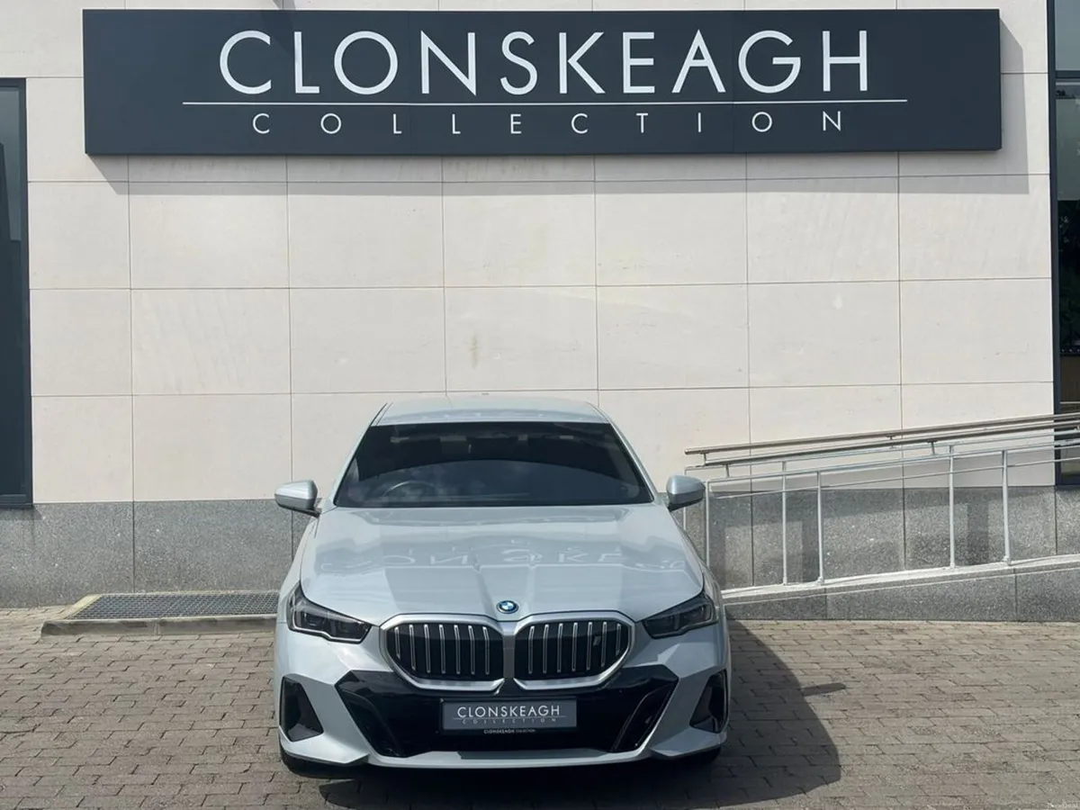 BMW i5 EDRIVE40 M SPORT - Image 2