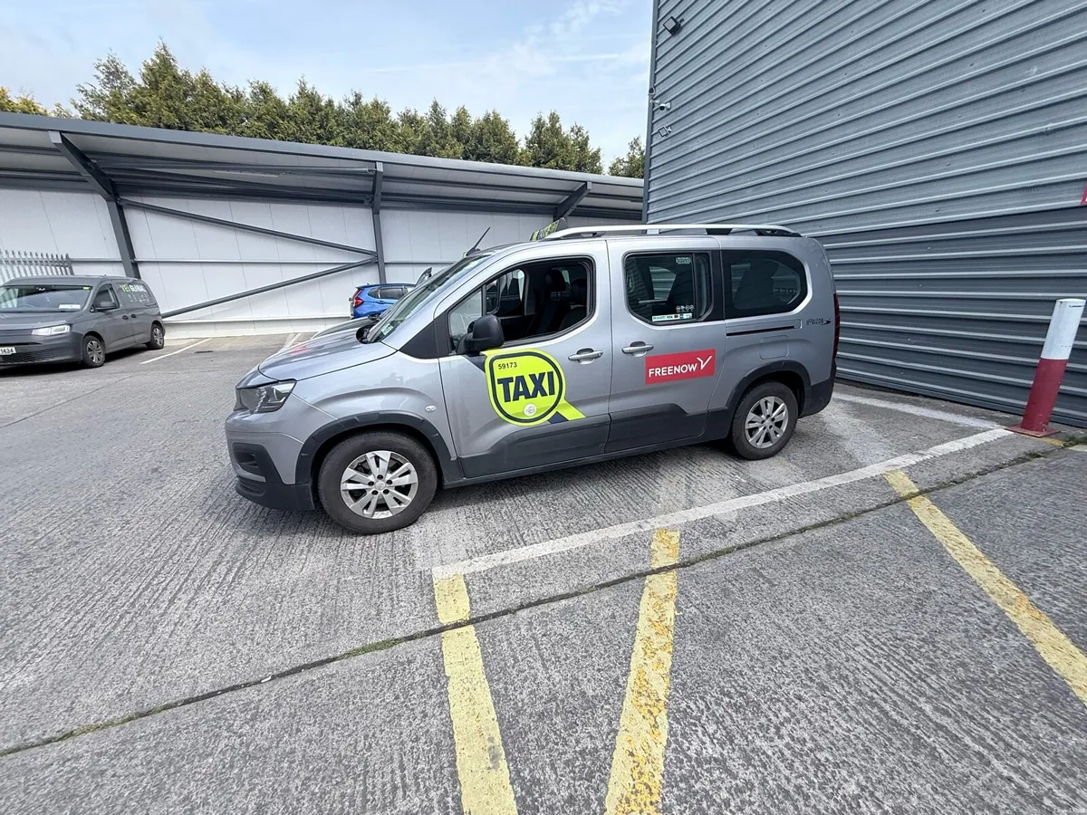 Taxi 7 Seater with BRAND NEW ENGINE & GEAR ⚙️ BOX - Image 5