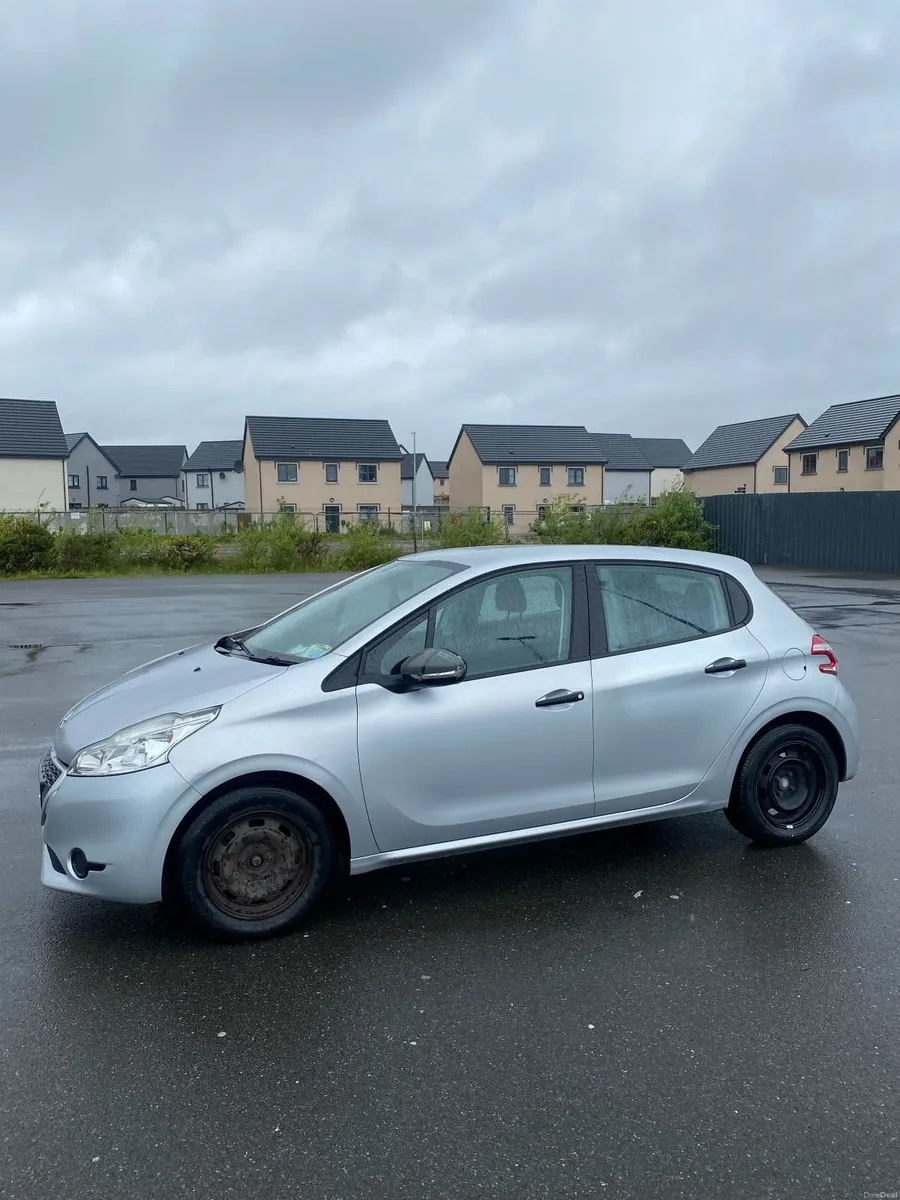 Peugeot 208 2012 - Image 2