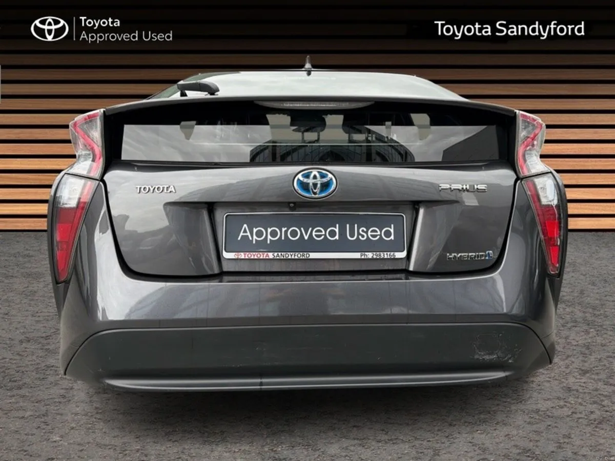 Toyota Prius HYBRID LUXURY AUTO // LEATHER HEATED - Image 4