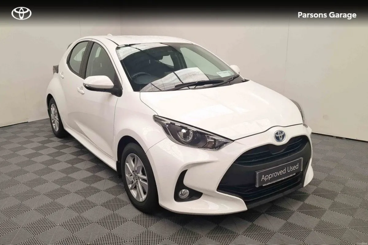 Toyota Yaris YARIS 1.5 HYBRID LUNA - Image 1