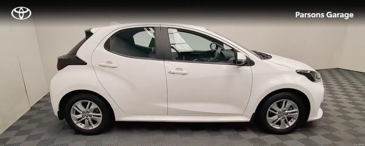 Toyota Yaris YARIS 1.5 HYBRID LUNA - Image 3