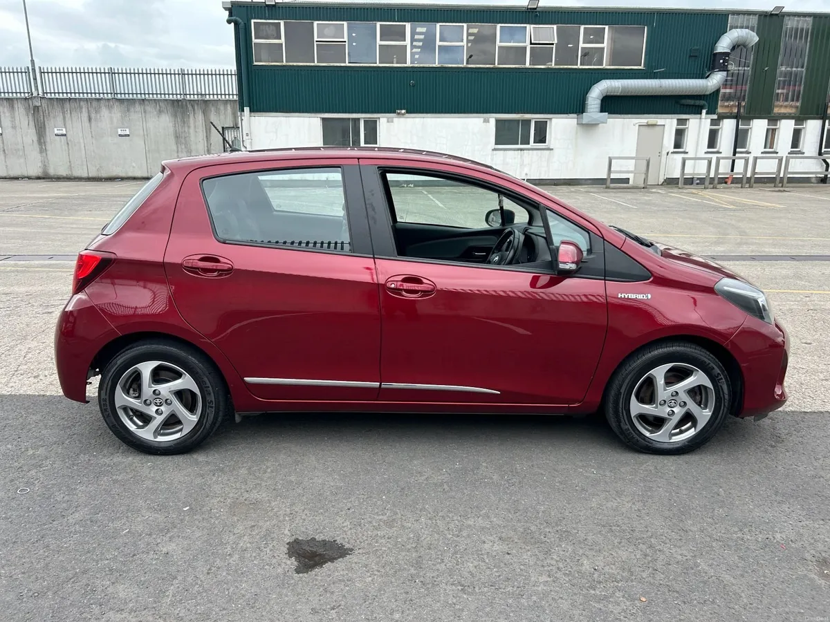 171 Toyota Yaris  HYBRID new ty  nct05/28 tax01/27 - Image 3