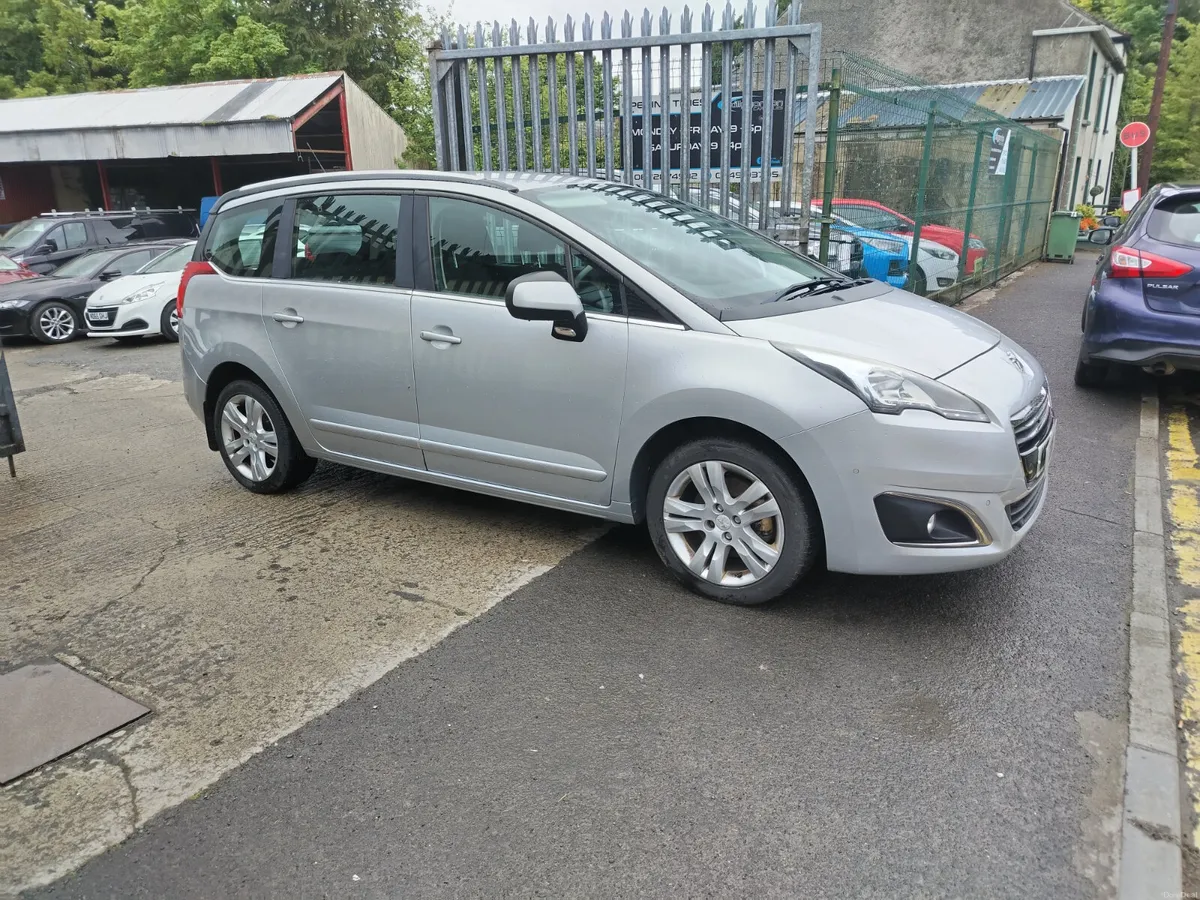 Peugeot 5008 2015 - Image 2