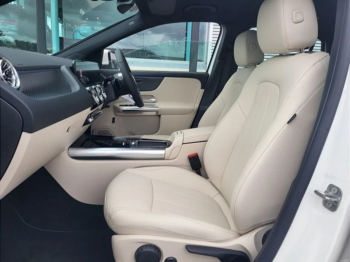 Mercedes-Benz GLA GLA180d Progressive Line PLUS AU - Image 6