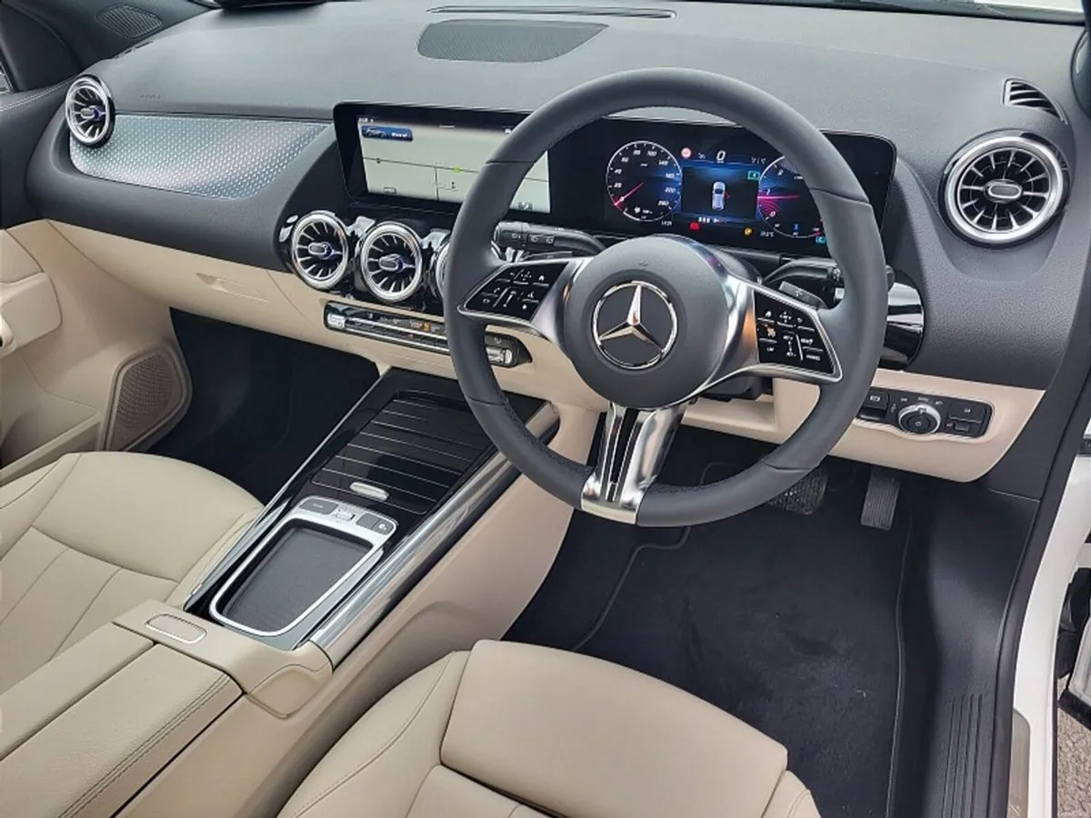 Mercedes-Benz GLA GLA180d Progressive Line PLUS AU - Image 2