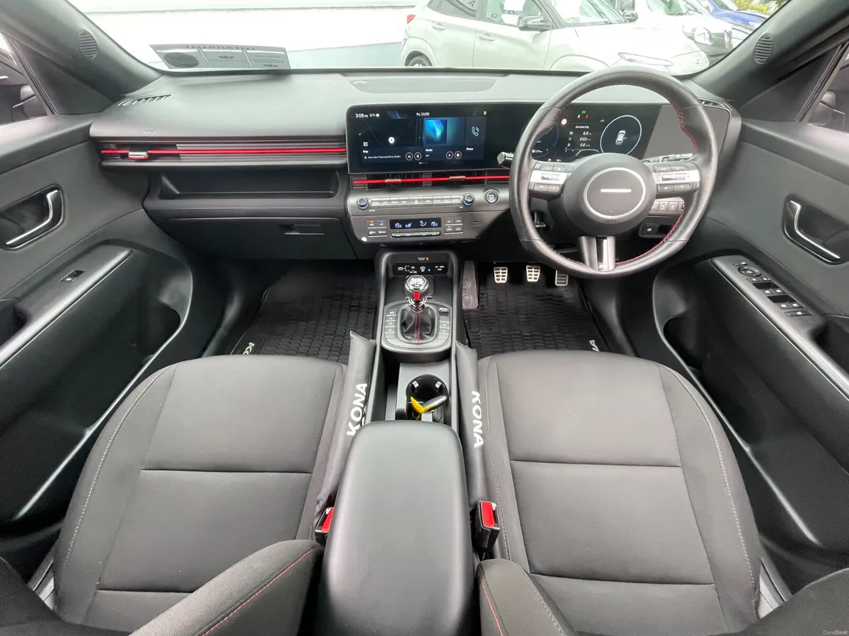 N LINE-APPLE PLAY-HEATED SEATS-LOW TAX-LOW KMS - Image 3