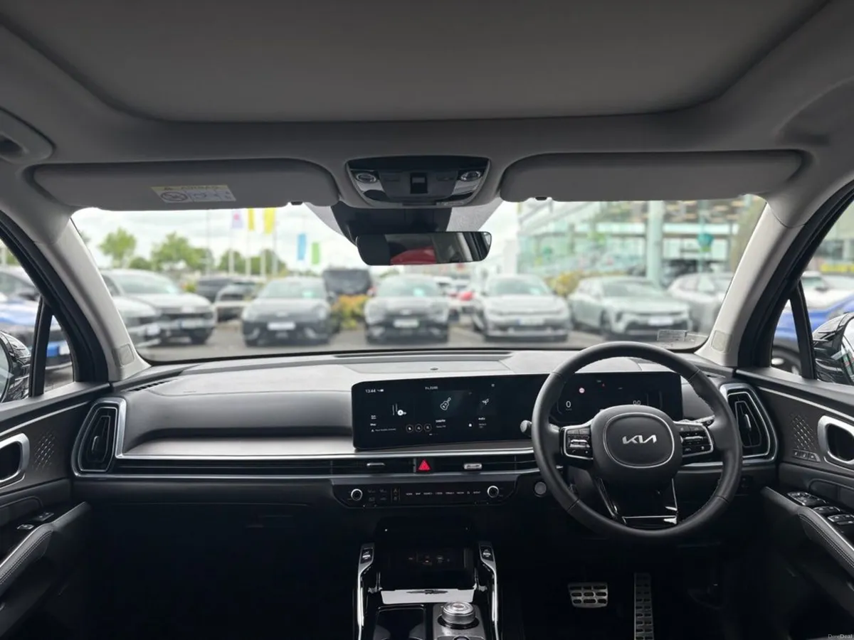 Kia Sorento 1.6 Plug in hybrid ( 7 Seats ) - Image 2