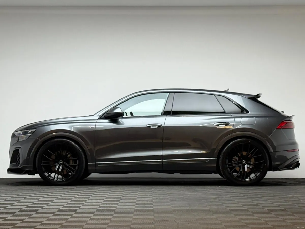 Audi Q8 TFSI E QUATTRO S LINE - Image 4