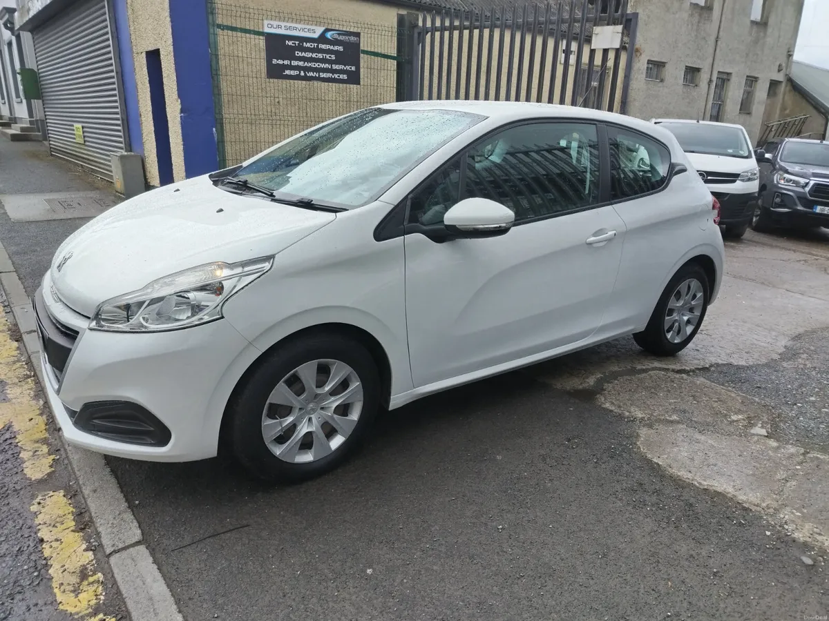 Peugeot 208 2015 - Image 2