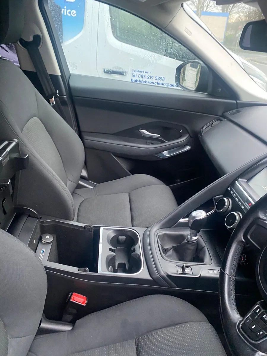 Jaguar E-Pace D 4x2 - Image 5