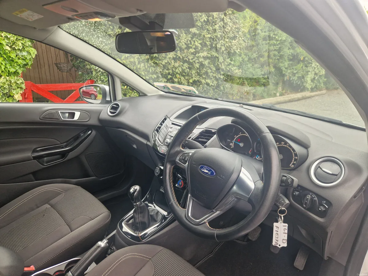 Ford Fiesta  TITANIUM 1.25 2016 - Image 5
