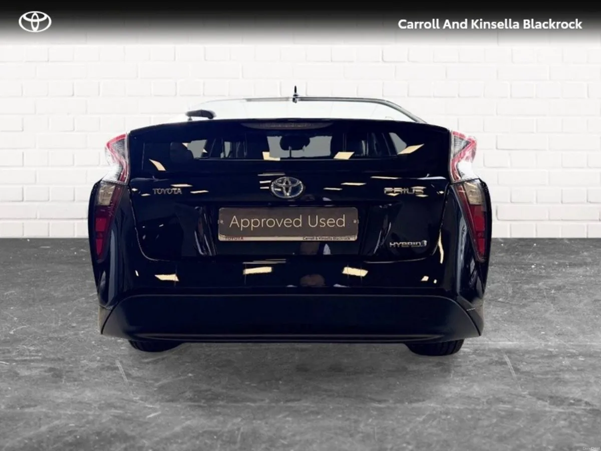 Toyota Prius Hybrid Luxury - Image 4