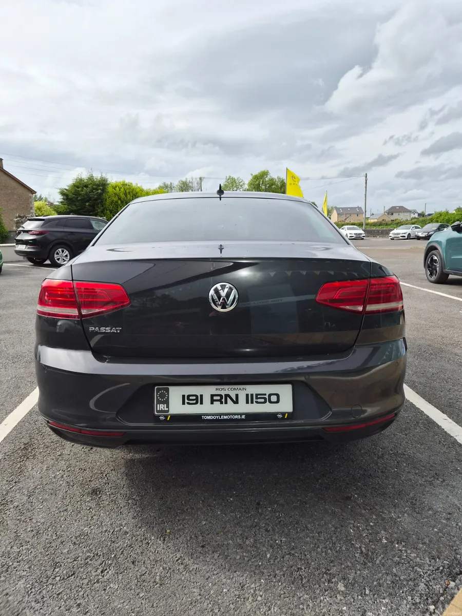 Volkswagen Passat 2019 2.0L Diesel - Image 4