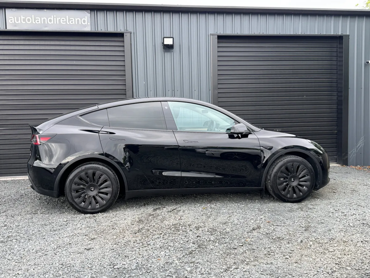 221 Tesla Model Y Long Range Low Km - Image 6