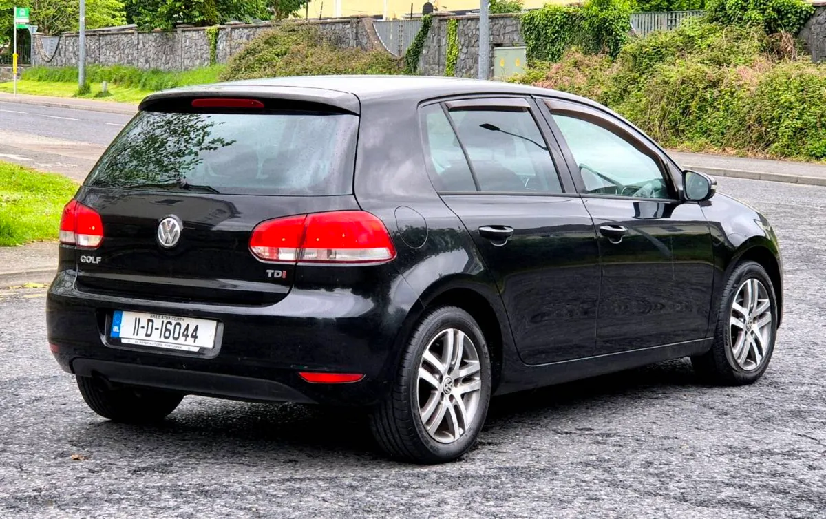 2011 Volkswagen Golf - Image 3