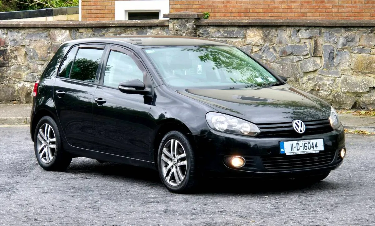 2011 Volkswagen Golf - Image 1