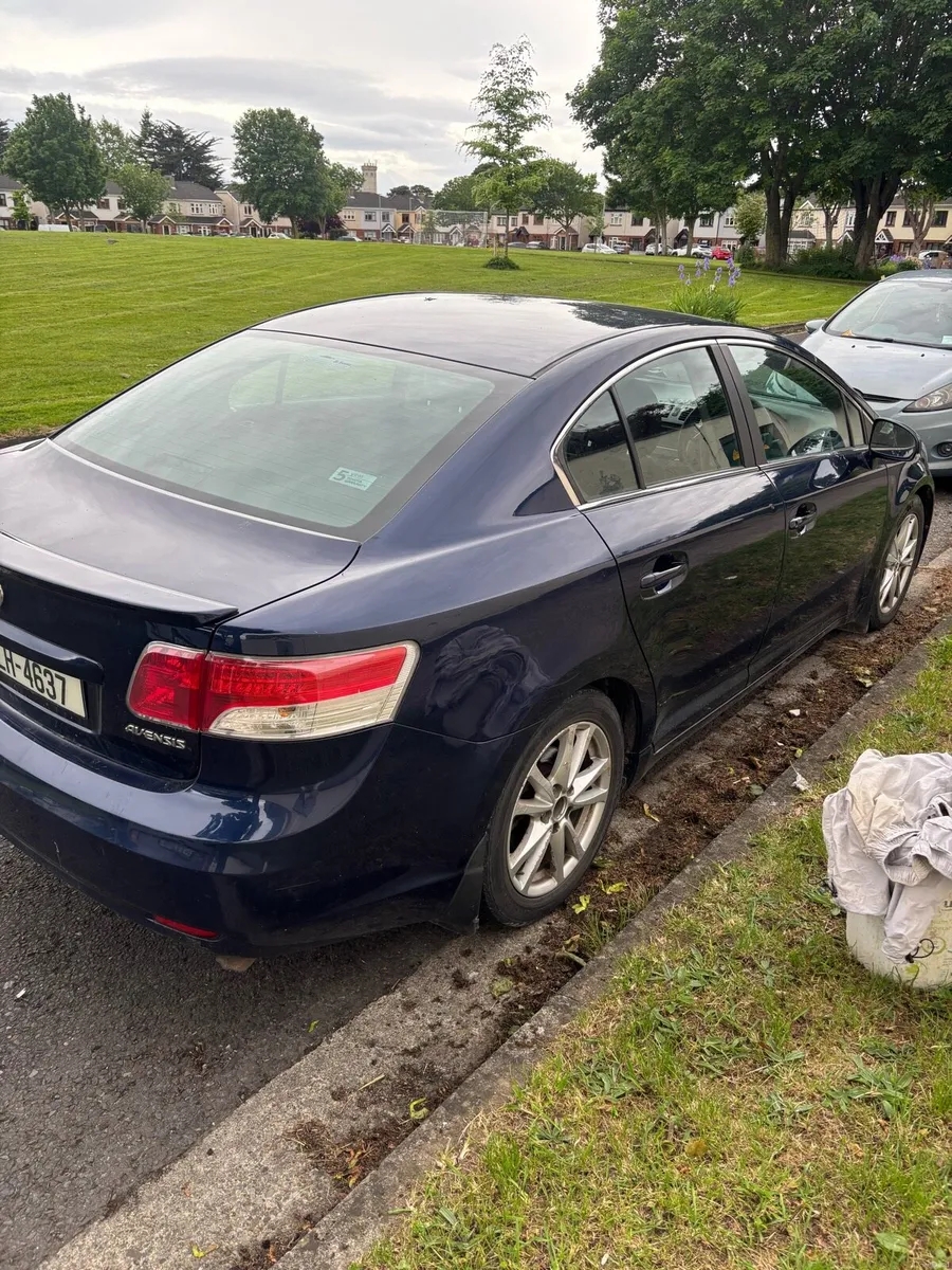 Toyota Avensis 2011 - Image 1