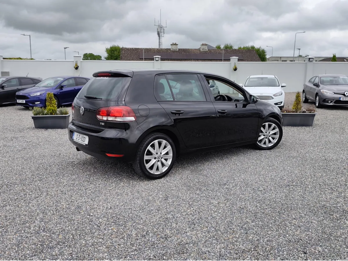 Volkswagen Golf HIGHLINE 1.2 TSI MANUAL 6SPEED FWD - Image 2