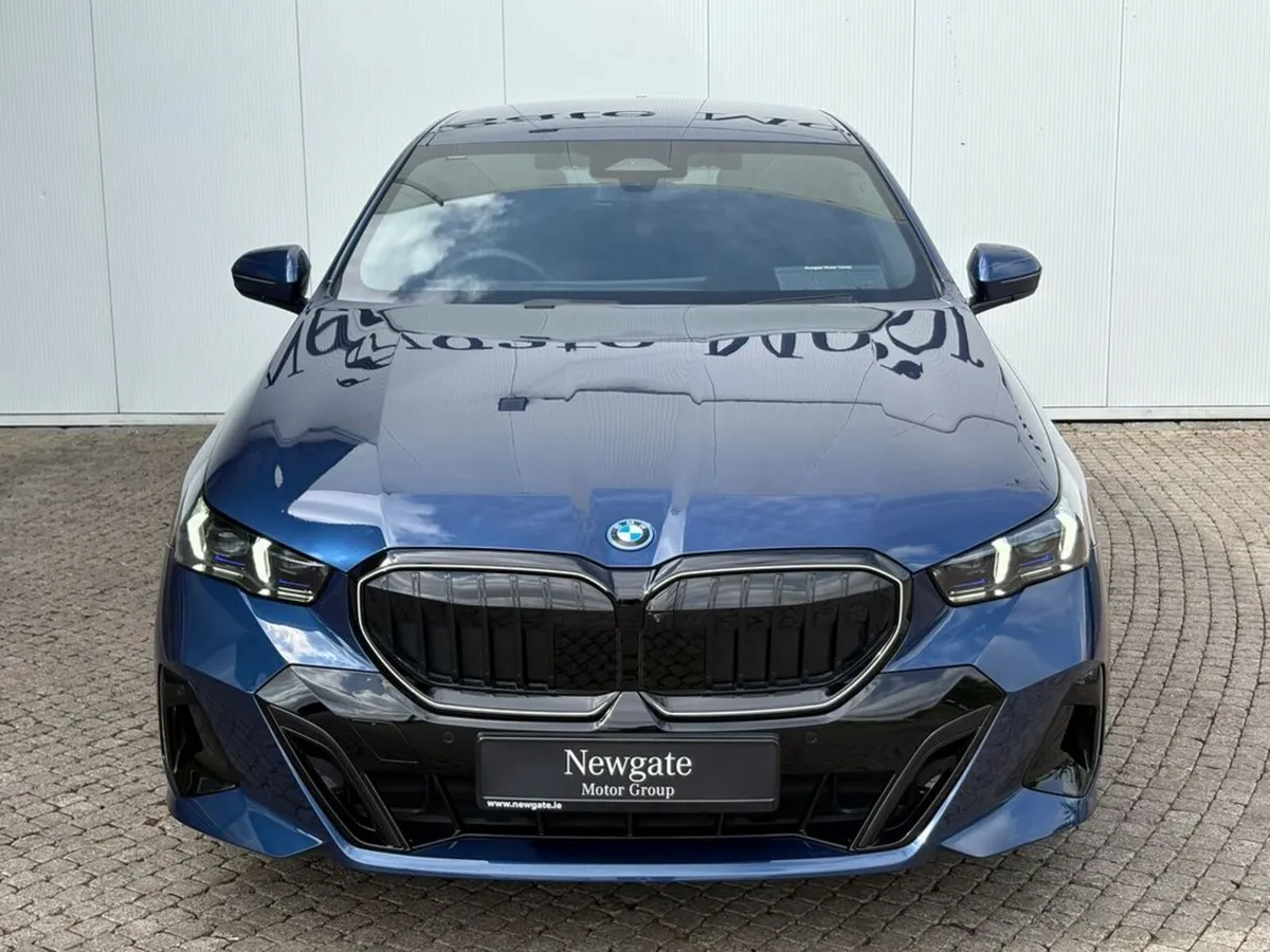 BMW 5-Series 530E M SPORT PRO *ARRIVING SOON* - Image 3