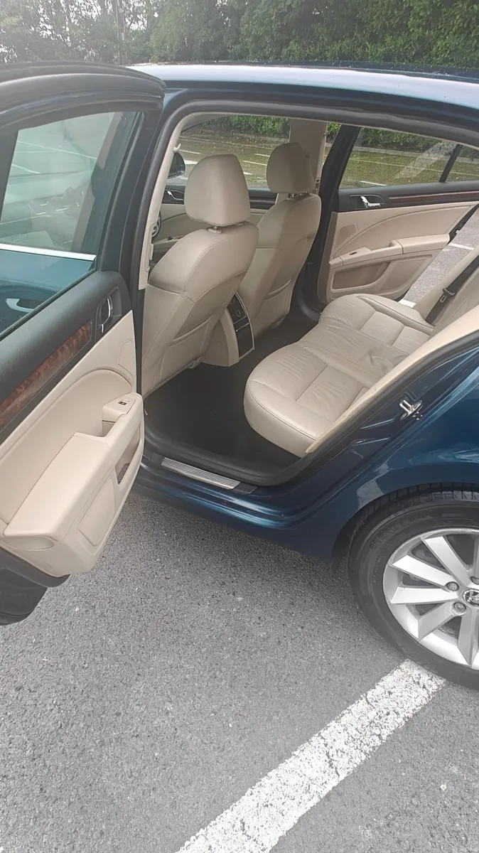 Skoda Superb 2013 - Image 6