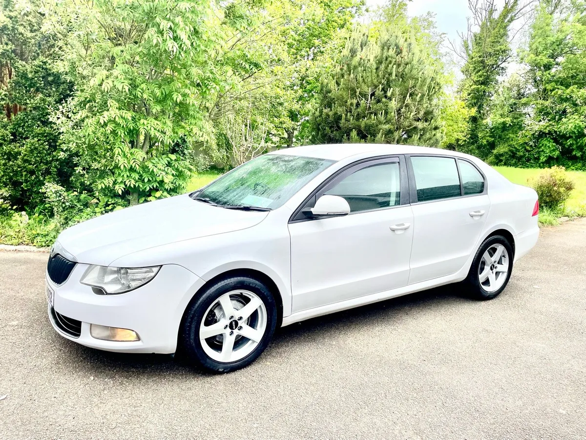 11 Skoda Superb 2.0 Tdi 140bhp Nct 7/26 €1950 - Image 1