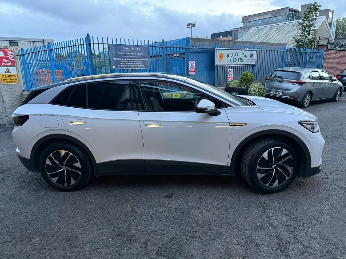 VW ID.4 Pro 2023 77kWh, Pan Roof, IQ Lights, €28k - Image 4