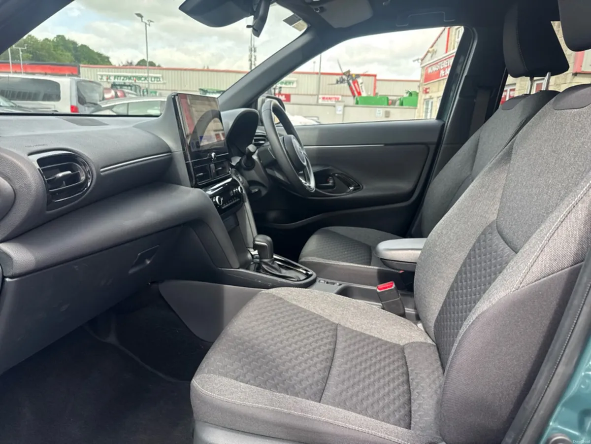 Toyota Yaris Cross LUNA SPORT MON 4DR - Image 6