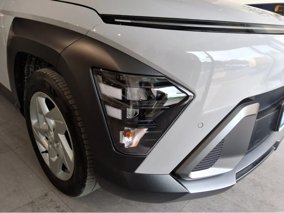 Hyundai KONA ELEGANCE **TWO TONE** - Image 6