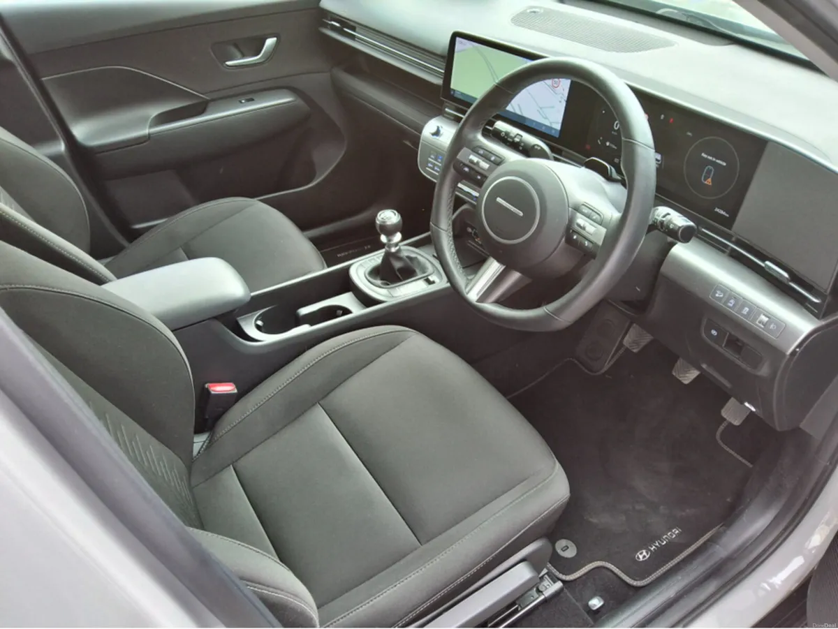 Hyundai KONA ELEGANCE **TWO TONE** - Image 6