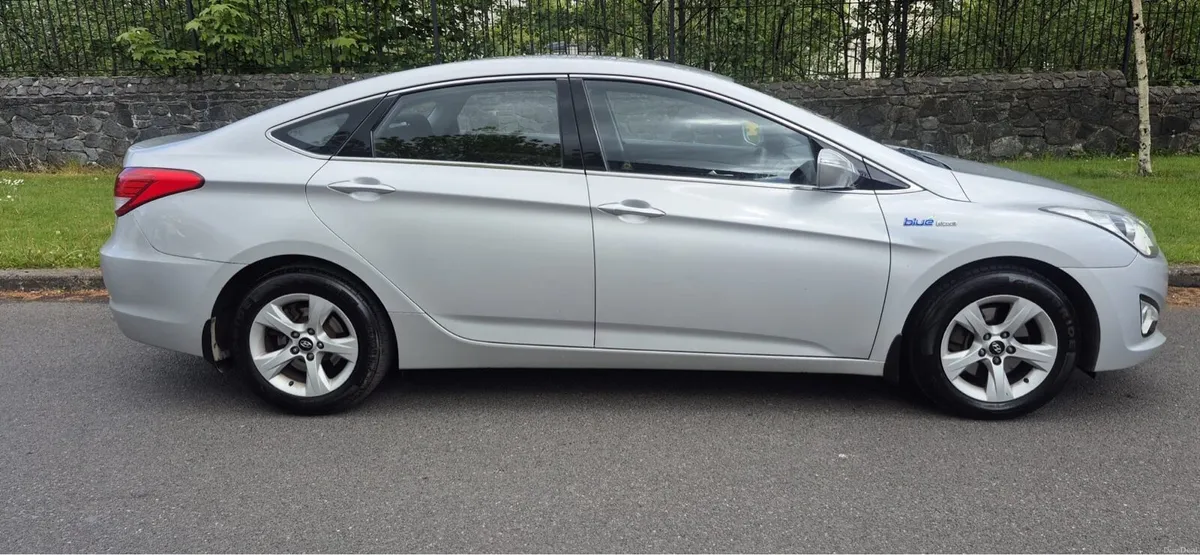 12 Hyundai i40 NEW NCT 05/27 - Image 2