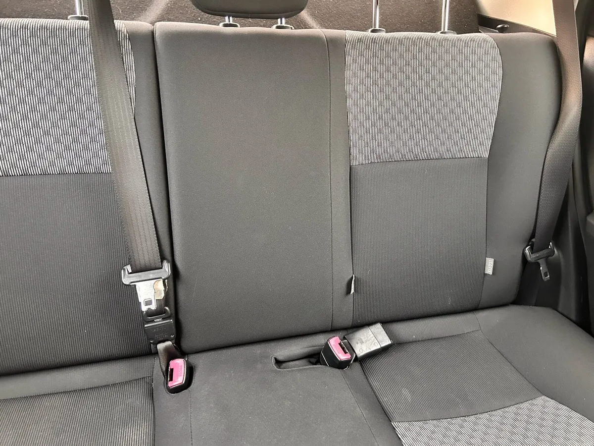 Car - Image 3