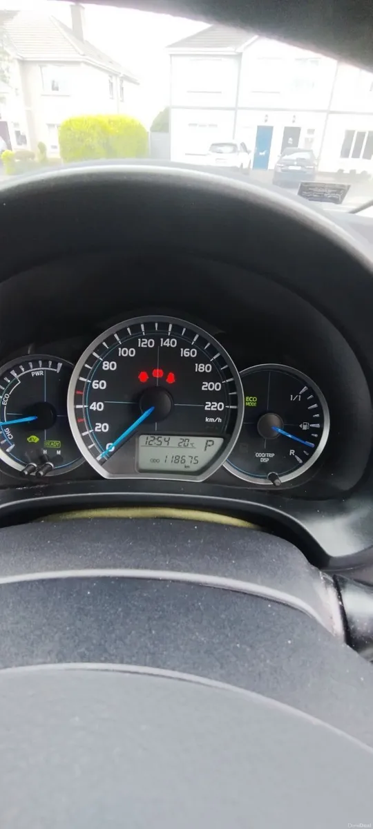 Toyota Yaris 2014 - Image 2