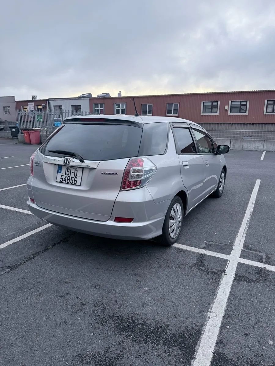 2015 Honda Fit Shuttle Hybrid Automatic - Image 4