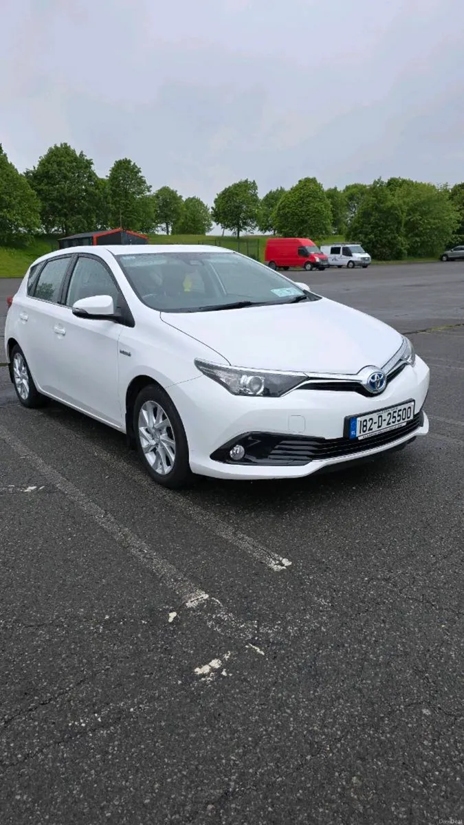 Toyota Auris Hybrid 1.8. 2018 - Image 2